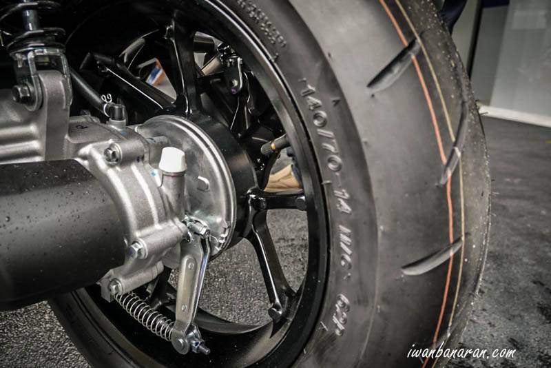 Aerox Double Disk. Jangan Protes, ini alasan Yamaha ogah bekali rem cakram pada