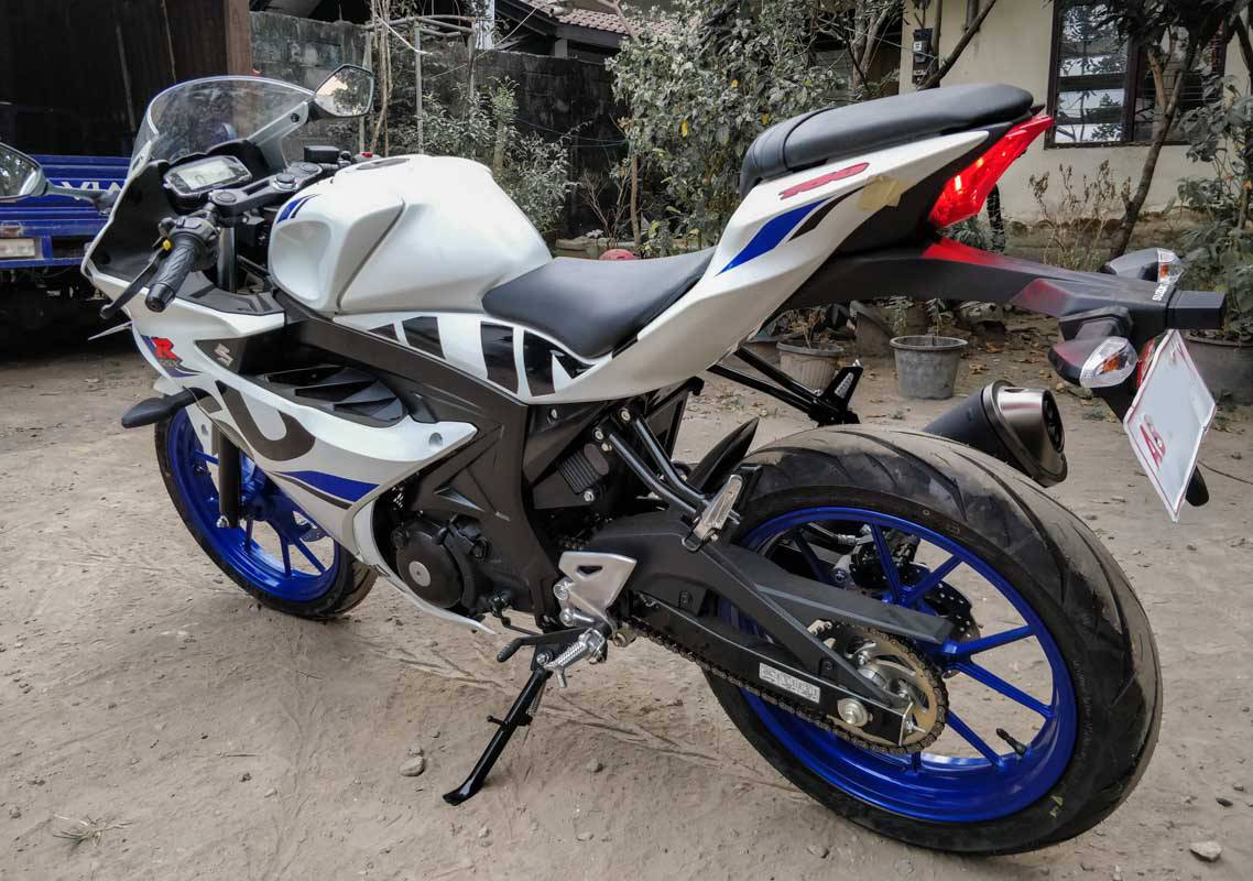 Gsx R150 Biru. Terkena racun, cak Andri akhirnya Boyong Suzuki GSX-R150 putih