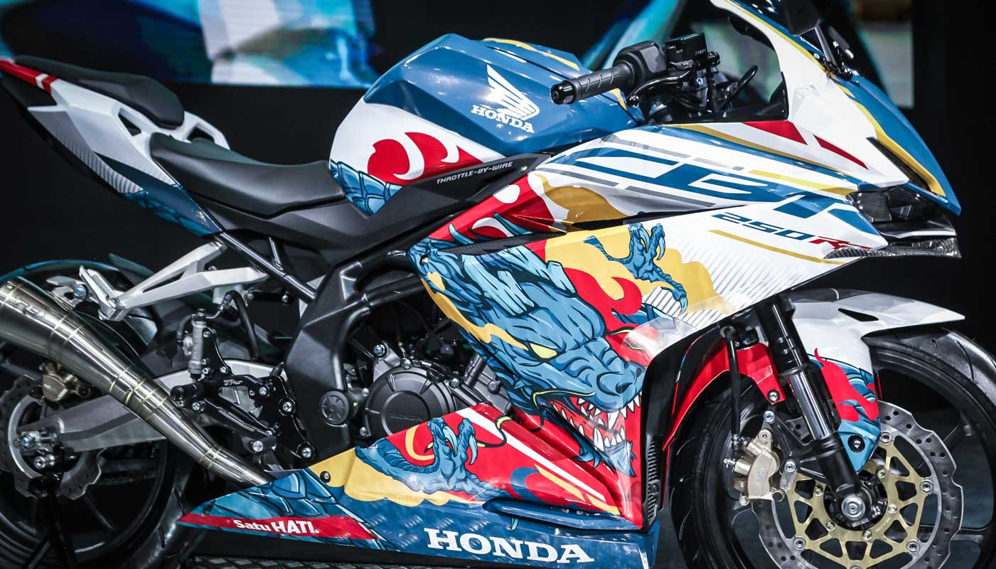 Modif Cbr250rr Hitam. Honda CBR250RR livery naga ini singkirkan 3.901 modifikasi