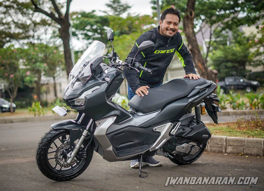 Adv 150 Vs Xmax. Bedah perbedaan Honda ADV-150 vs Honda PCX150, suspensi