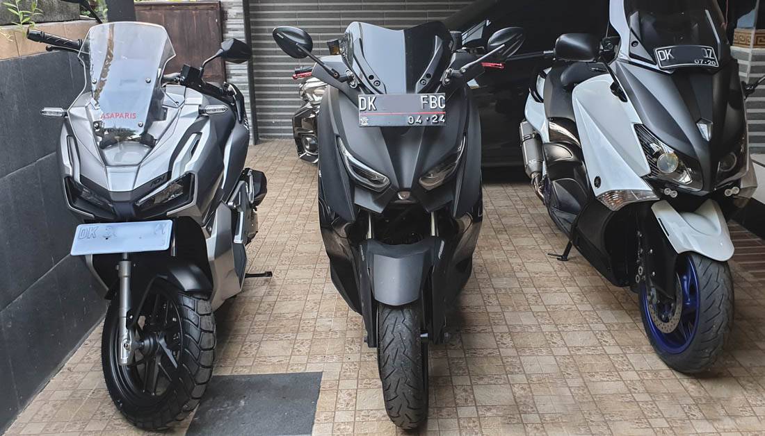 Adv 150 Vs Xmax. Saat Honda ADV-150 parkir bareng Yamaha X-Max 250, wah nggak