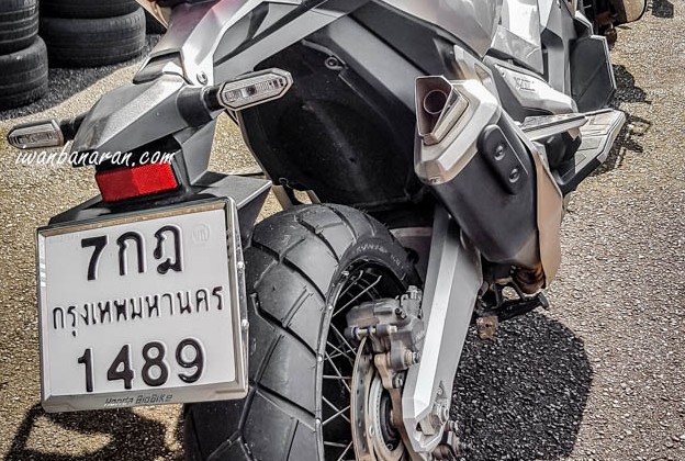 Plat Motor Thailand. Kayak di Thailand, Plat nomor Indonesia akan berubah warna putih