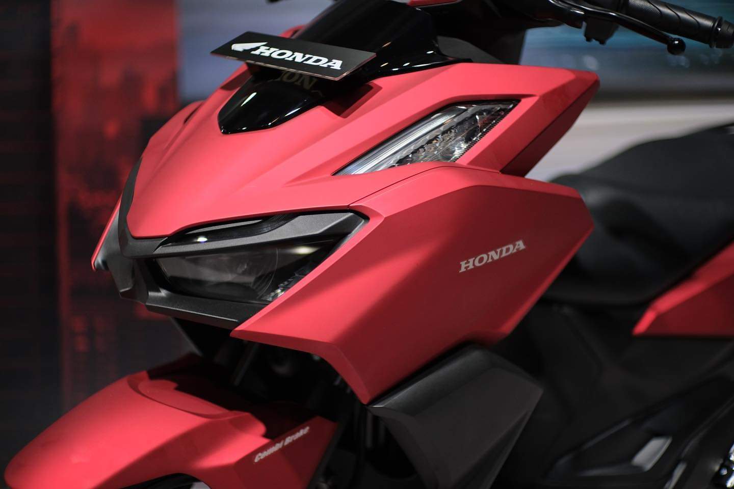 Vario Double Disc. Foto lengkap New Vario 160, double cakram, slot charger dan rak