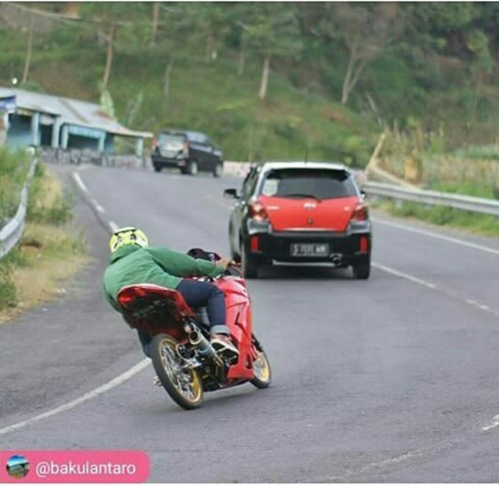 Ninja 250 Ban Cacing. Saat Ninja 250 Pakai Ban Cacing Diajak Cornering.. Linu Liatnya