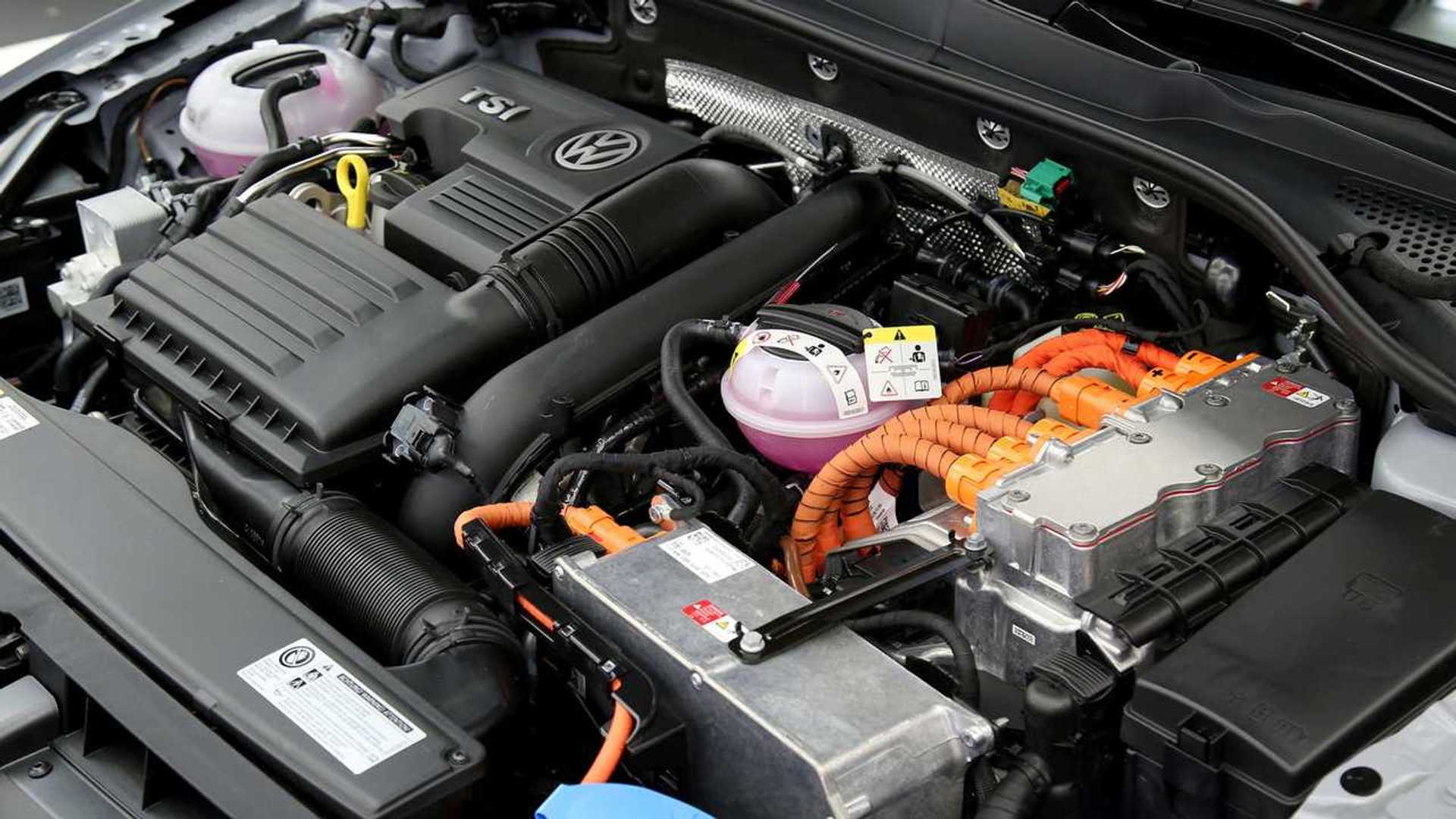 Air Radiator Bocor Di Knalpot. Catat 5 Penyebab Air Radiator Mobil Cepat Habis, Cek Secara