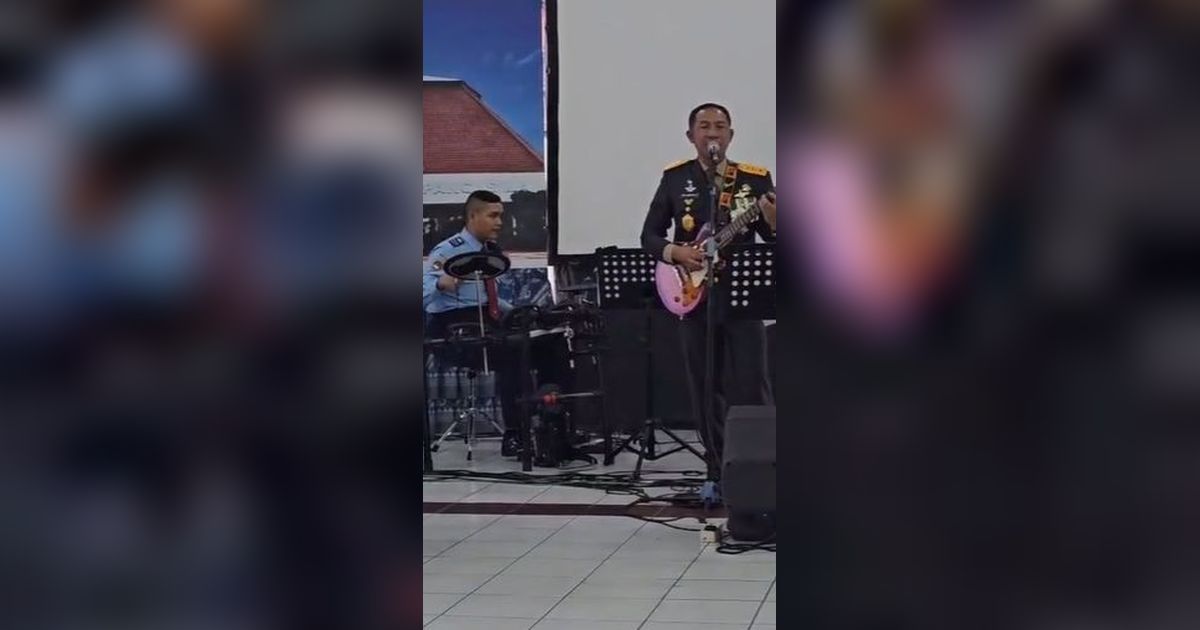 Tulisan Agus Keren. Keren! Kasad TNI Agus Main Gitar Sambil Nyanyi, Sang Anak