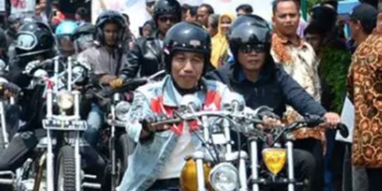 Soeharto Naik Motor. Beda gaya Soeharto dan Jokowi saat naik motor