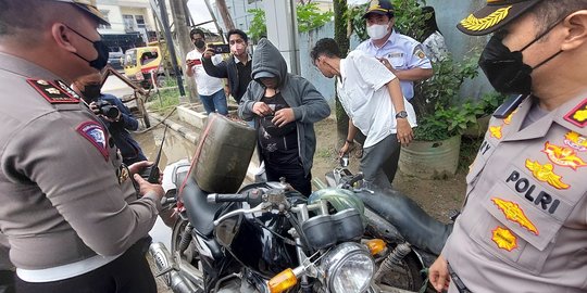 Modifikasi Tangki Motor. Beli Pertalite, Lima Motor Modifikasi Tangki Jadi Berkapasitas 35 Liter