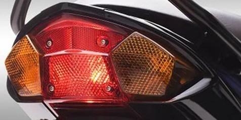 Lampu Belakang Motor Tidak Menyala. Kecil, Ini Pentingnya Lampu Belakang Motor Tetap Menyala