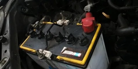 Cara Merawat Aki Kering Mobil. Biar Aki Kering Tak Mudah Soak, Begini Cara Perawatannya