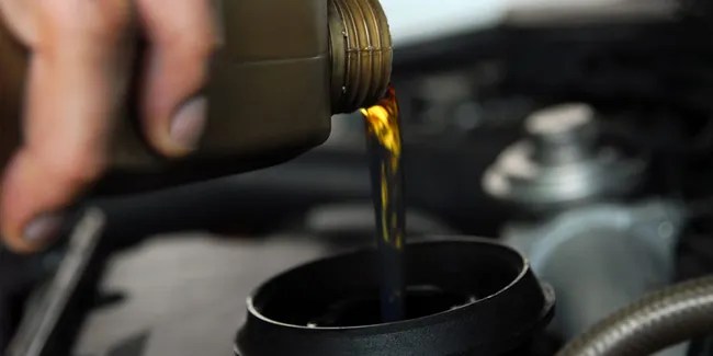 Oli Motor Cepat Habis. Kenapa Oli Motor Cepat Habis? Ini Dia 5 Penyebabnya