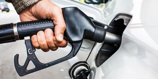 Harga Bensin Full Tank Motor. Harga BBM Pertalite dan Pertamax Semua Provinsi Indonesia per