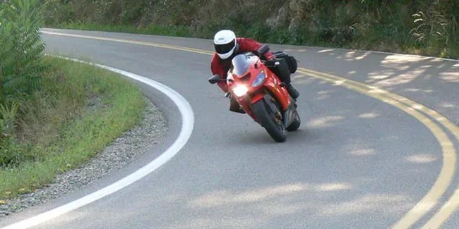 Cara Mengendarai Motor Kopling Di Tanjakan Dan Turunan. Cara Libas Tanjakan dan Turunan Pakai Sepeda Motor Kopling