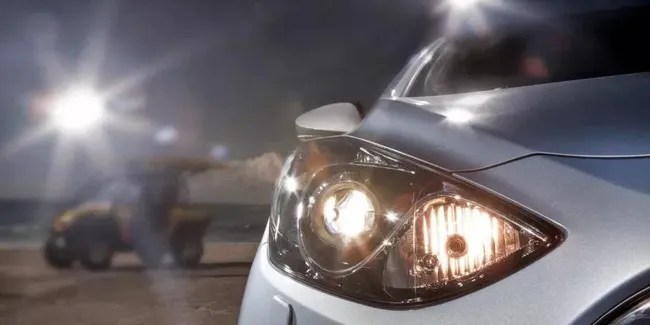 Penyebab Lampu Mobil Kurang Terang. 5 Penyebab Nyala Lampu Mobil Tak Terang