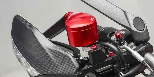 Cara Memasang Tabung Minyak Rem Variasi. Pasang Tabung Minyak Rem di Handel Motor Bikin Tampilan Lebih
