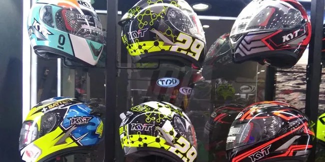Cara Cat Helm Sendiri. 10 Cara Merawat dan Membersihkan Helm Sendiri