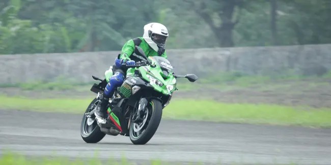 Pajak Tahunan Zx25r. Biar Enggak Penasaran, Segini Lho Pajak Kawasaki Ninja ZX-25R