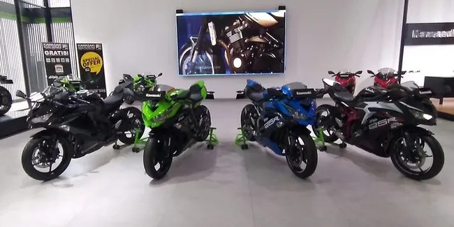 Kredit Motor Ninja Bekas Di Bandung. Minat Kredit Kawasaki Ninja ZX-25R? Ini Daftar Uang Muka dan