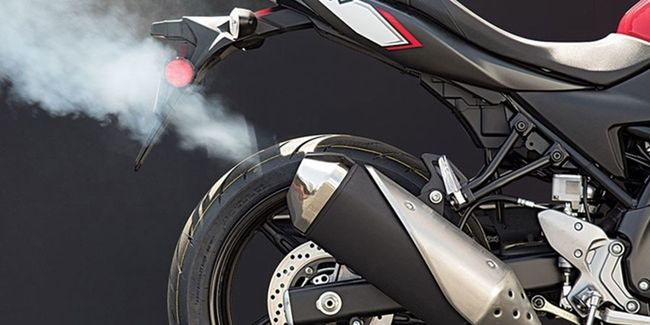 Cara Mengatasi Motor Ngebul. Simak, Ini Cara Mengatasi Motor Ngebul Tanpa Bongkar Mesin