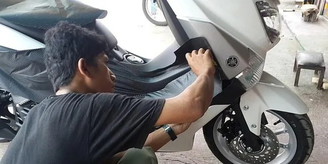 Cara Mencopot Stiker Motor. Cara Melepas Stiker Motor Tanpa Bekas dengan Mudah