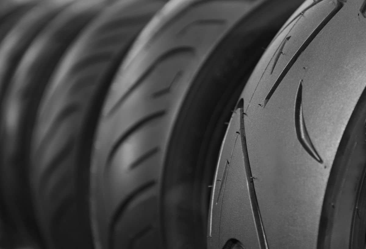 Ban Motor Yang Paling Bagus. Review 10 Rekomendasi Merk Ban Motor Terbaik (Terbaru 2022