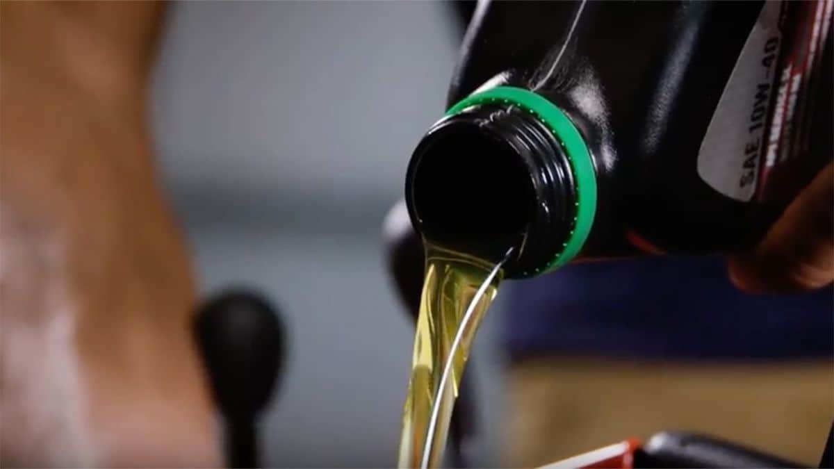 Merk Oli Sae 20w 50 Yang Bagus Untuk Motor. Review 10 Rekomendasi Oli Motor Terbaik (Terbaru 2022)