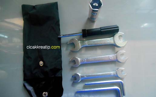 Aki R15 V2. Cara Memasang dan Mengganti Battery YZF R15….