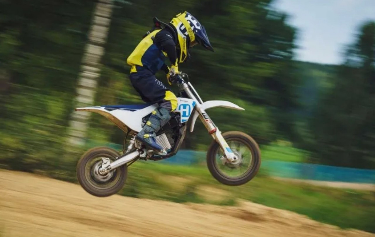 Motor Trail Listrik Anak. Motor Trail Listrik Besutan Husqvarna, Aman Buat Anak-Anak