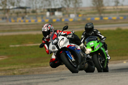 Bmw S1000rr Top Speed. BMW S1000RR VS Kawasaki ZX-10R…perbandingan yang aneh