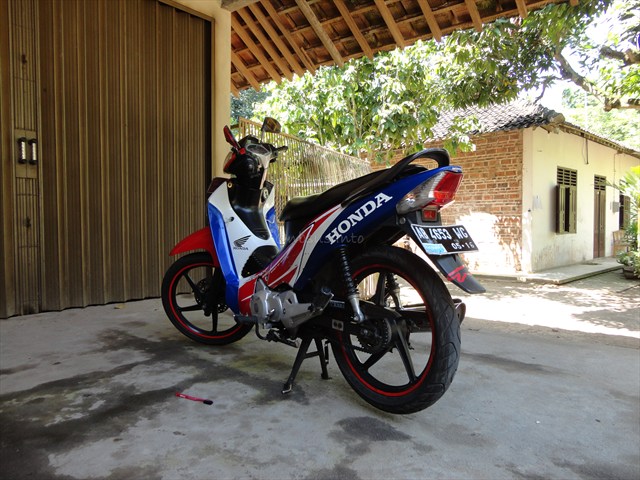 Filter Oli Supra X 125. ganti sendiri filter udara supra x 125 tanpa melepas tebeng sayap