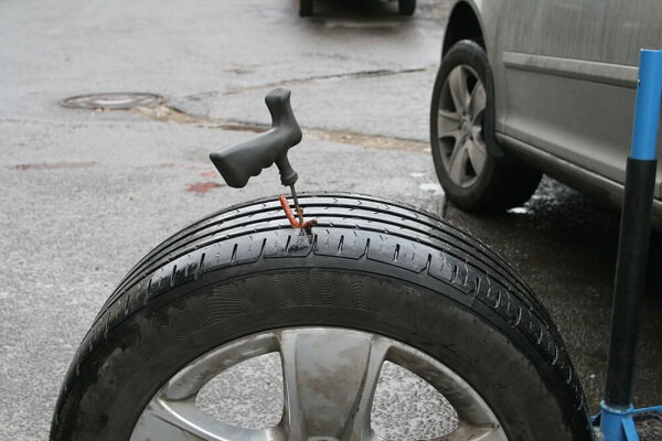 Cara Pemakaian Cairan Ban Tubeless. Untung - Rugi Pakai Cairan Ban Tubeless