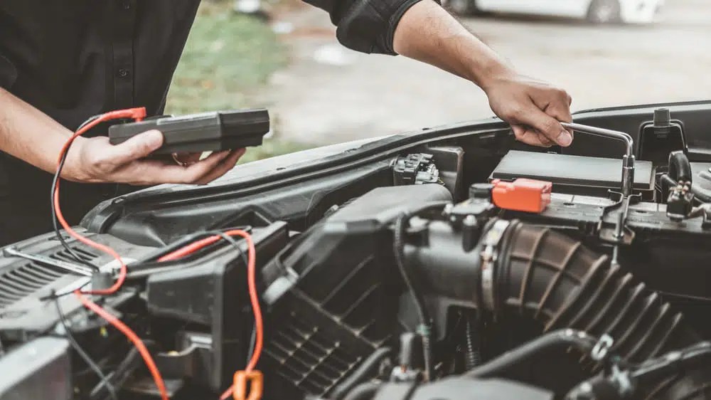 Cara Membuat Charger Aki. 6 Cara Membuat Charger Aki Mobil yang Sederhana di Rumah