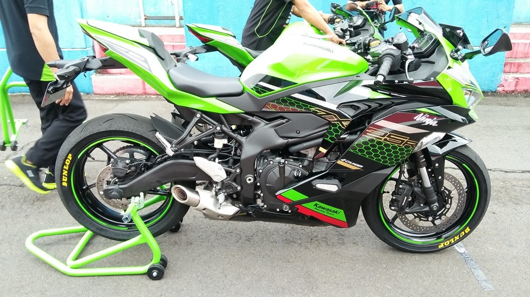 Ban Dunlop Untuk Ninja 250. Test Ride Kawasaki ZX-25R