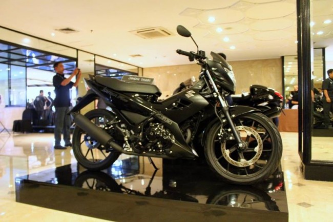 Satria Black Predator. Suzuki Rilis Satria F150 Black Predator, Tampilannya Full Black