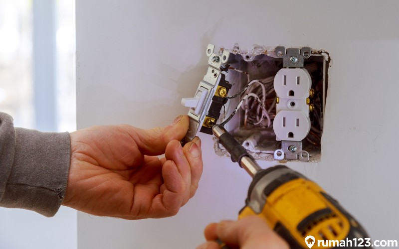 Cara Memasang Kabel Ke Terminal. Cara Memasang Terminal Listrik 2 Kabel dengan Mudah
