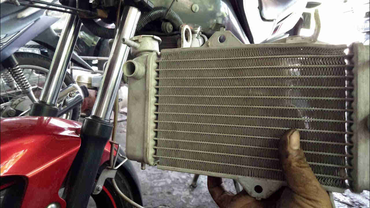 Penyebab Radiator Vario 110 Bocor. Radiator Motor Bocor, Penyebab Dan Cara Mengatasinya