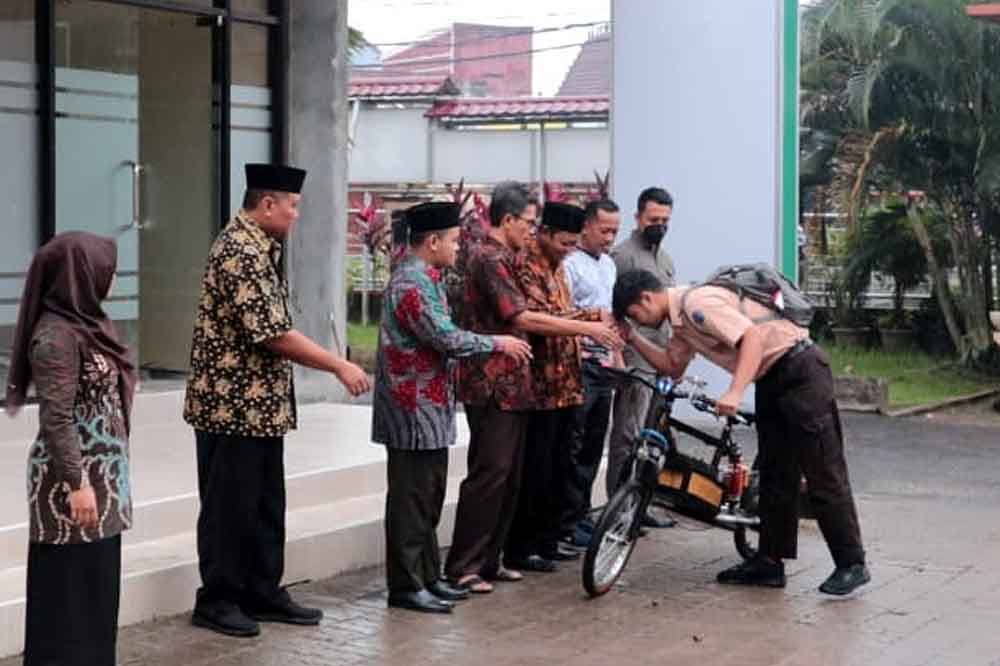 Modifikasi Sepeda Ontel. Kreatif, Siswa MAN 2 Banyumas Modifikasi Sepeda Ontel Jadi