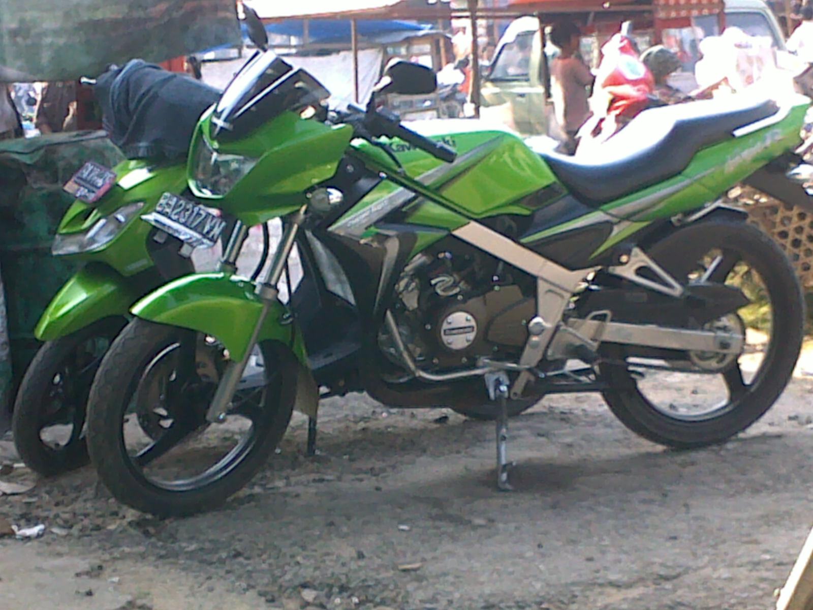 Modifikasi Ninja R Warna Hitam. Modifikasi Motor Ninja R Warna Ijo