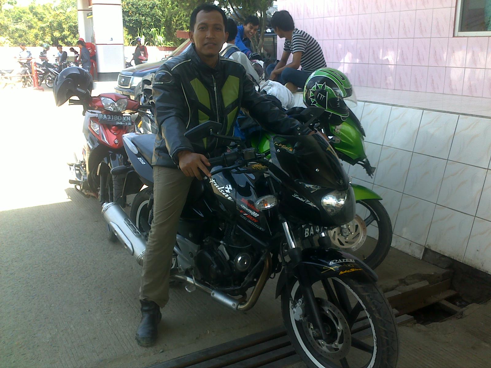 Kapasitas Tangki Pulsar 200. MERASAKAN BAJAJ PULSAR 200 DTS-i,, MANTAB Juga