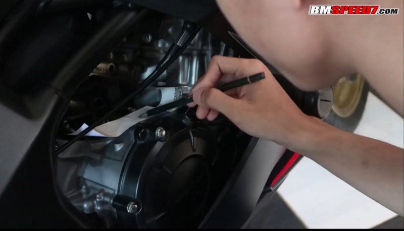 Letak Nomor Mesin R15 V3. Cara Gesek Nomor Rangka dan Mesin Motor CBR250RR