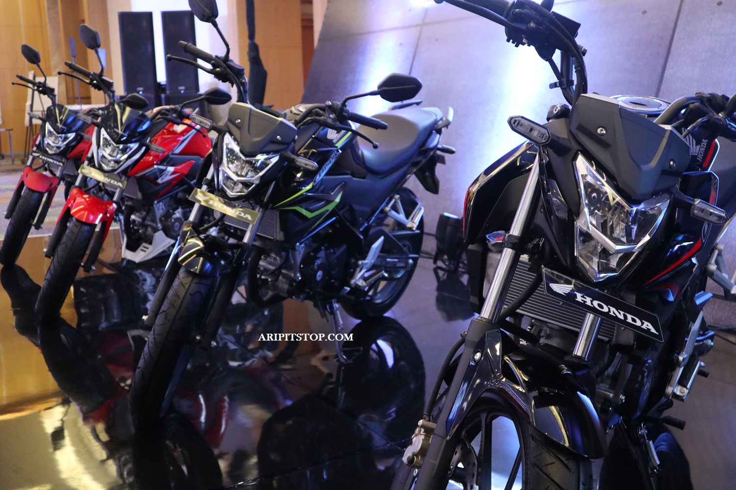 Perbedaan Cb150r Old Dan New. Intip Lebih Detail Perbedaan New CB150R Dengan Versi Lama