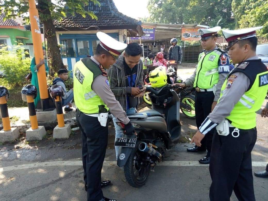 Denda Tilang Lampu Mati. Lampu Mati Kena Denda Rp 100.000, Berikut Daftar Denda Tilang