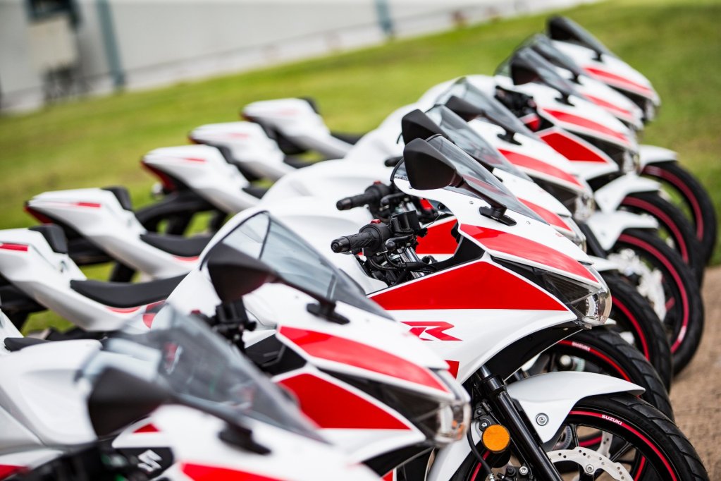 Gsx R150 Merah Modif. Penampakan Ada GSX-R150 Versi Merah Putih