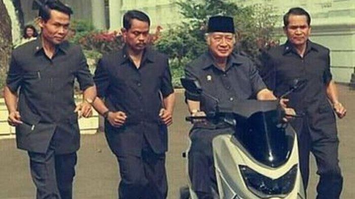 Soeharto Naik Motor. Ini Fakta Hebohnya Presiden Soeharto Naik Motor Nmax