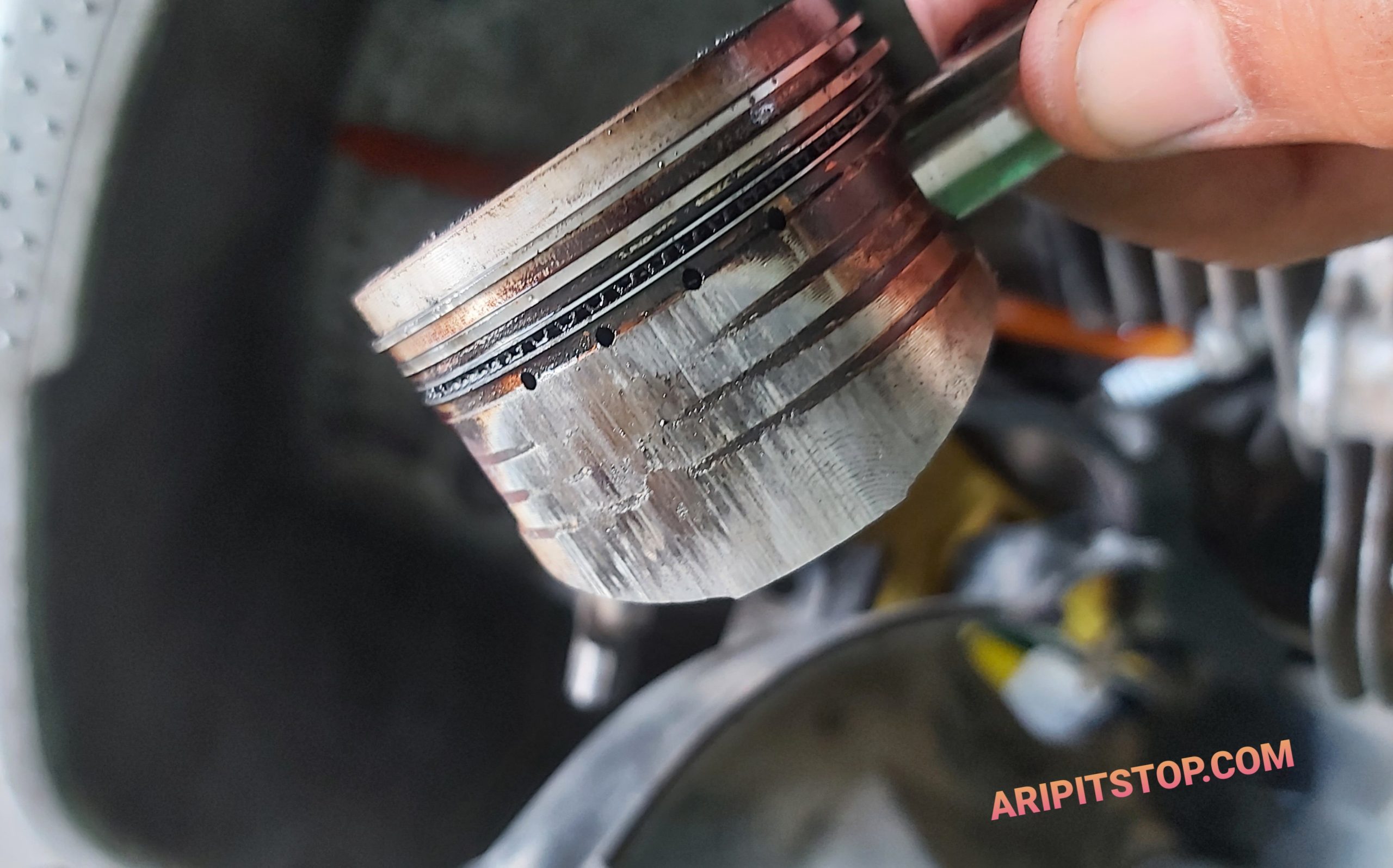Piston Beat Fi. Biaya Servis Besar Honda Beat FI Karena Ngebul Piston Baret