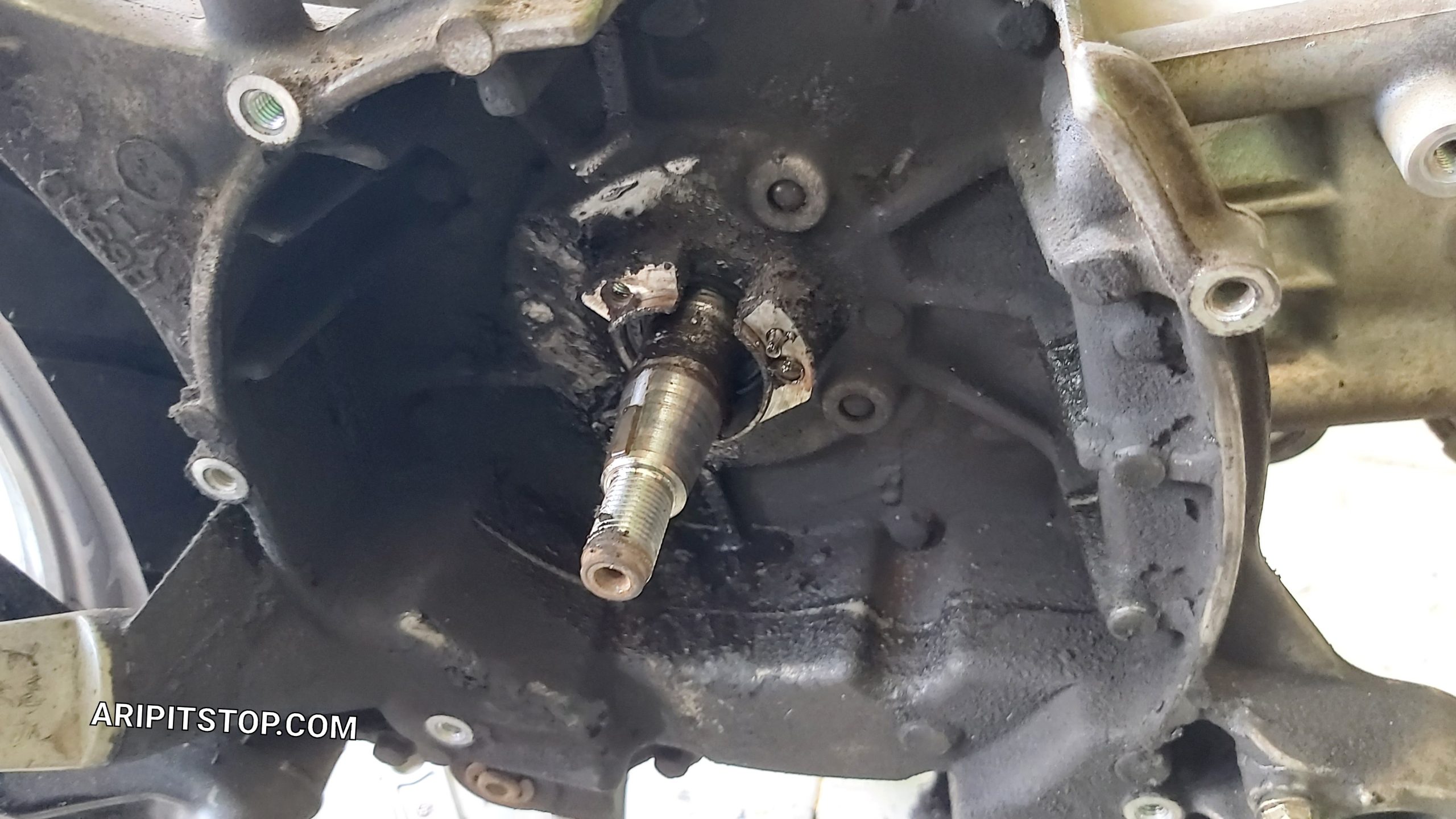 Stang Seher Aerox 155. Dompet Jebol…! Akibat Seal Kruk As Bocor, Yamaha Aerox 155 Ini