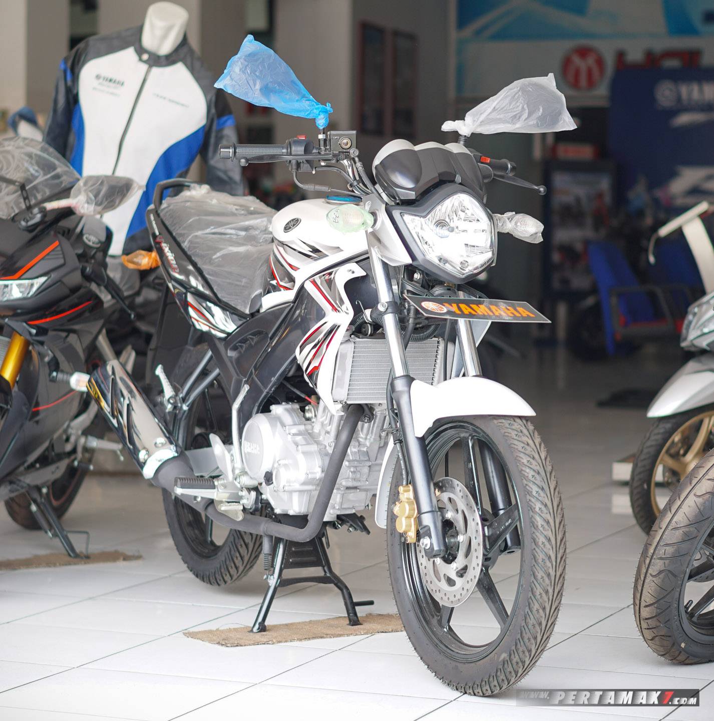 Harga Motor Vixion 2015 Baru. Bertemu Yamaha Old Vixion 2015 New Old Stock, Harga Rp.50