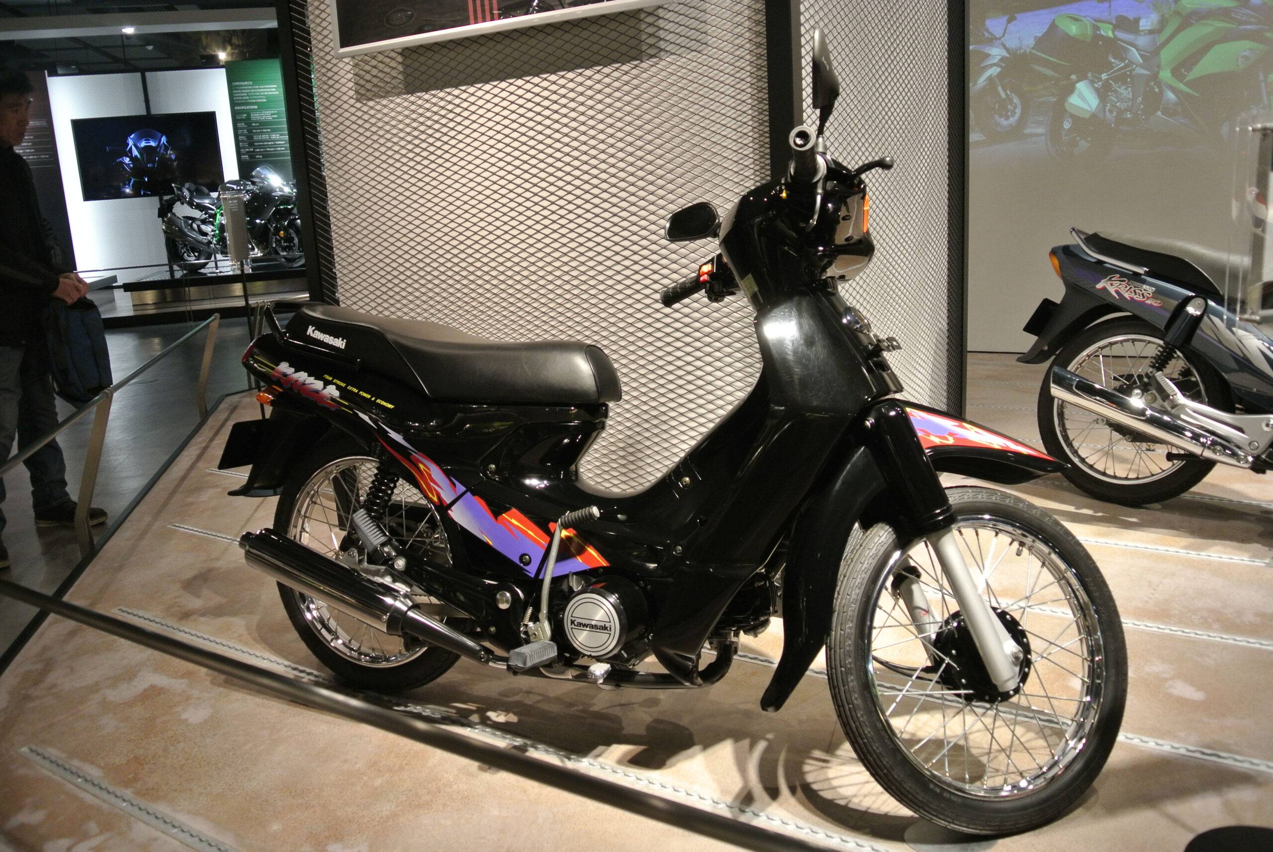 Motor Kawasaki Kaze R. Spesifikasi Kawasaki KAZE Angin : Motor Bebek Power 8HP