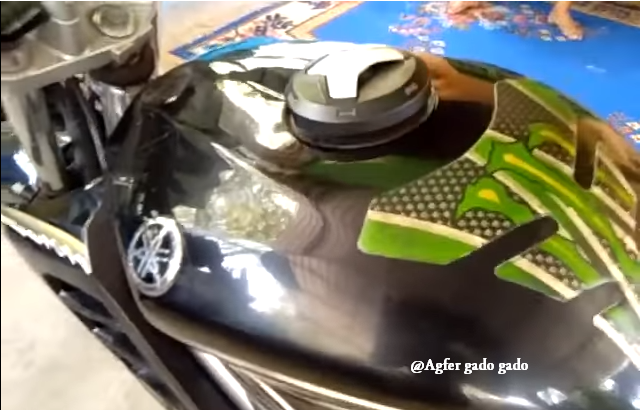Tutup Tangki Nmax. Penampakan Yamaha Vixion Lawas Pasang Tutup Tangki Nmax