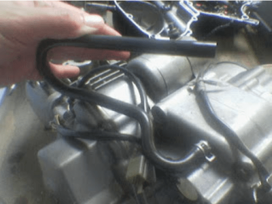 Fungsi Selang Hawa Motor. Selang Pernafasan Mesin Jangan Disumbat atau Bocor, Fatal